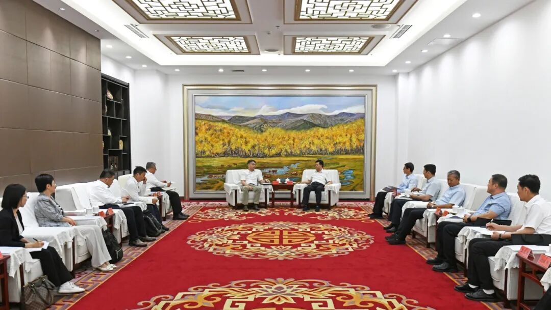 贺伟华会见中粮集团党组副书记、总经理白勇相关图片